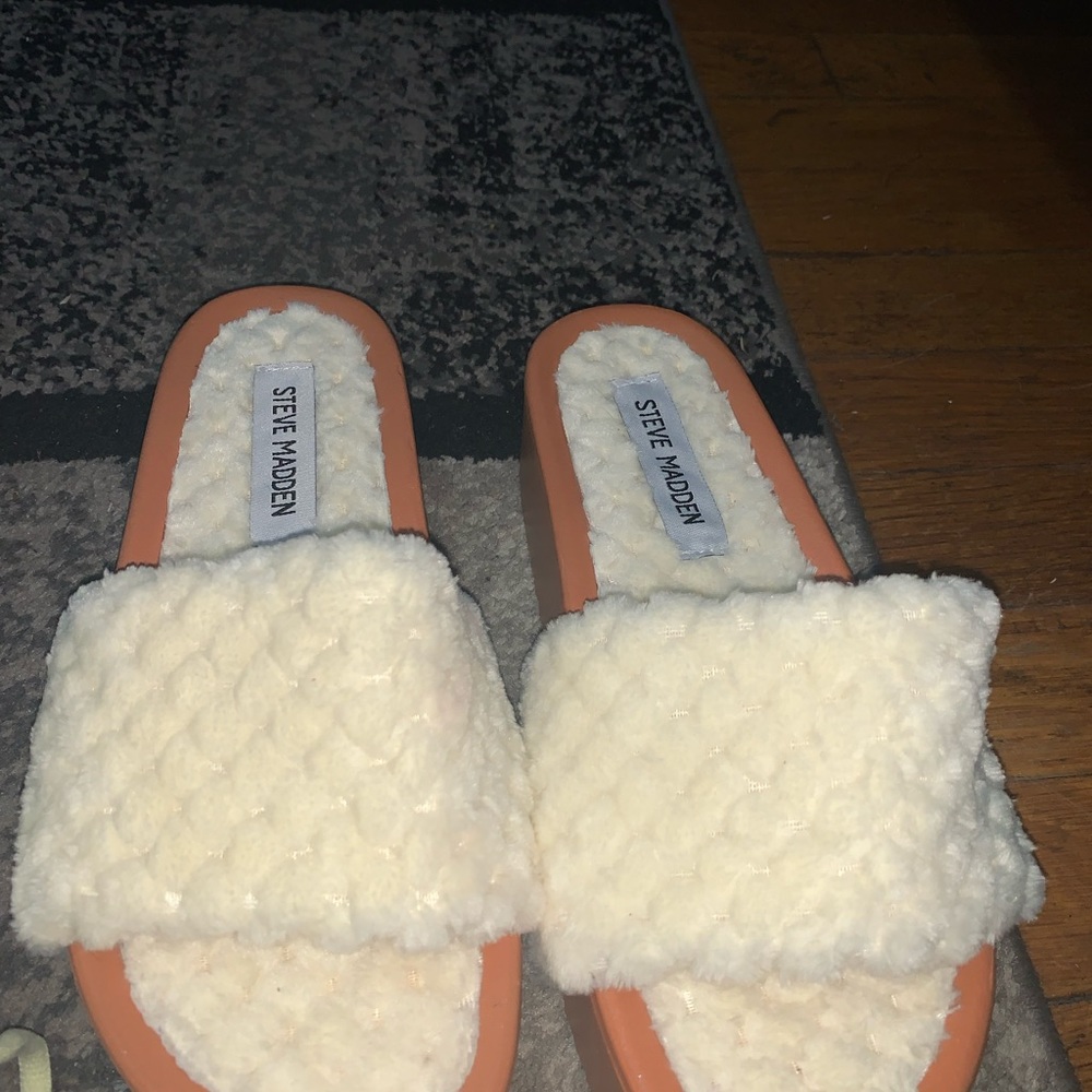 Steve Madden - Picture 3 of 3